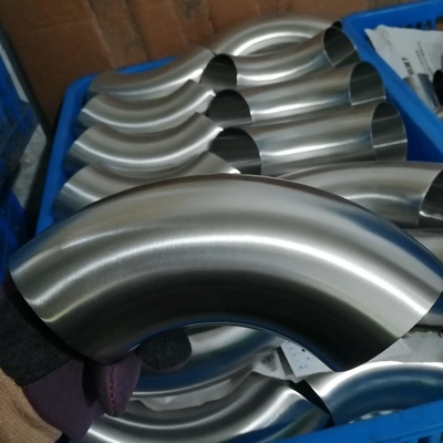R1 R1.5 Kolanko rur stalowych 90 stopni A234 Wpb Czarne malowanie spoiny czołowej Bez szwu 8 &quot;